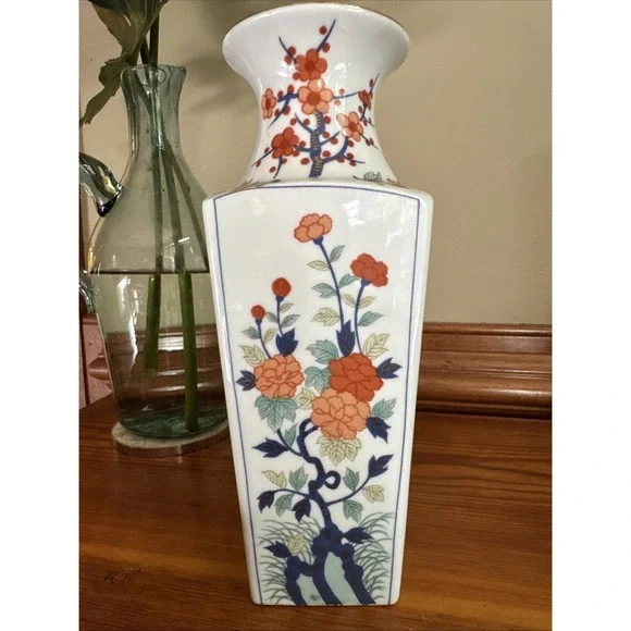 Andrea Sadek Japanese Hand Painted Porcelain Vase #8799 Grandmillennial Style - Picture 4 of 6